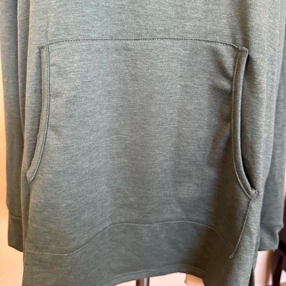 Grace & Lace Green Sweatshirt With Kangaroo Pocket. size Large - Picture 2 of 8